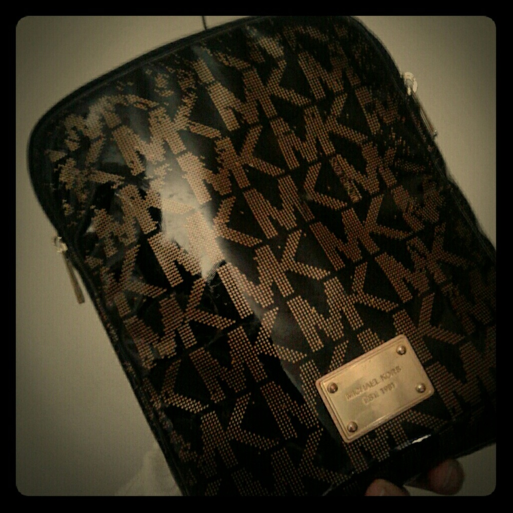 authentic  Michael Kors Ipad/tablet.